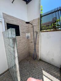 Excelente casa, 3 quartos com AC, WI-FI, churrasqueira, 3 garagens