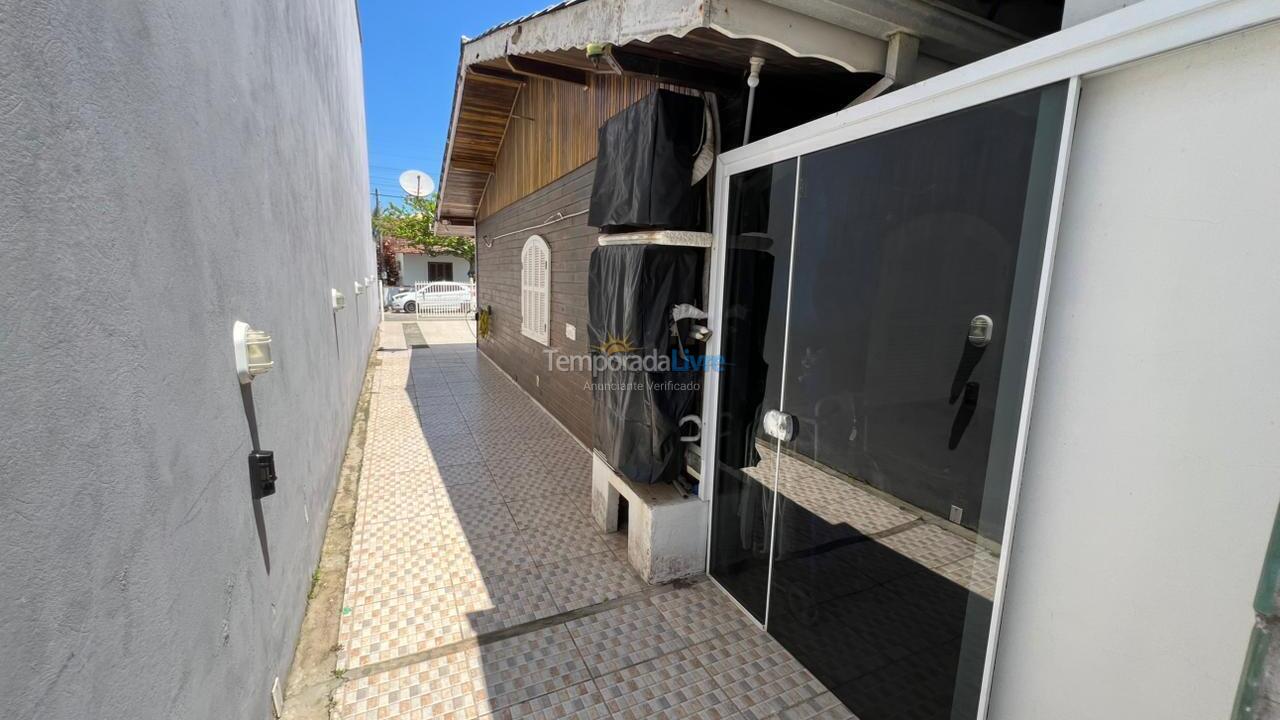Casa para aluguel de temporada em São Francisco do Sul (Prainha)