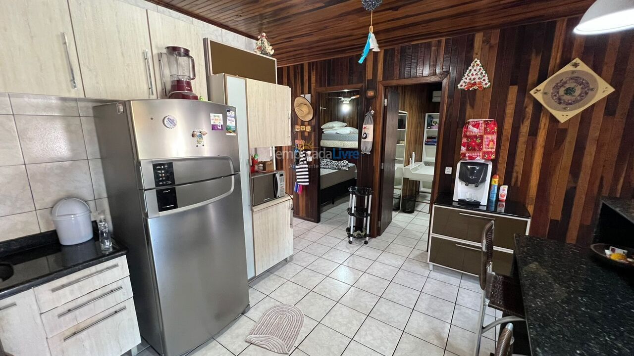 Casa para aluguel de temporada em São Francisco do Sul (Prainha)