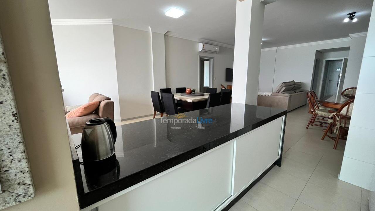 Apartamento para aluguel de temporada em Itapema (Meia Praia)