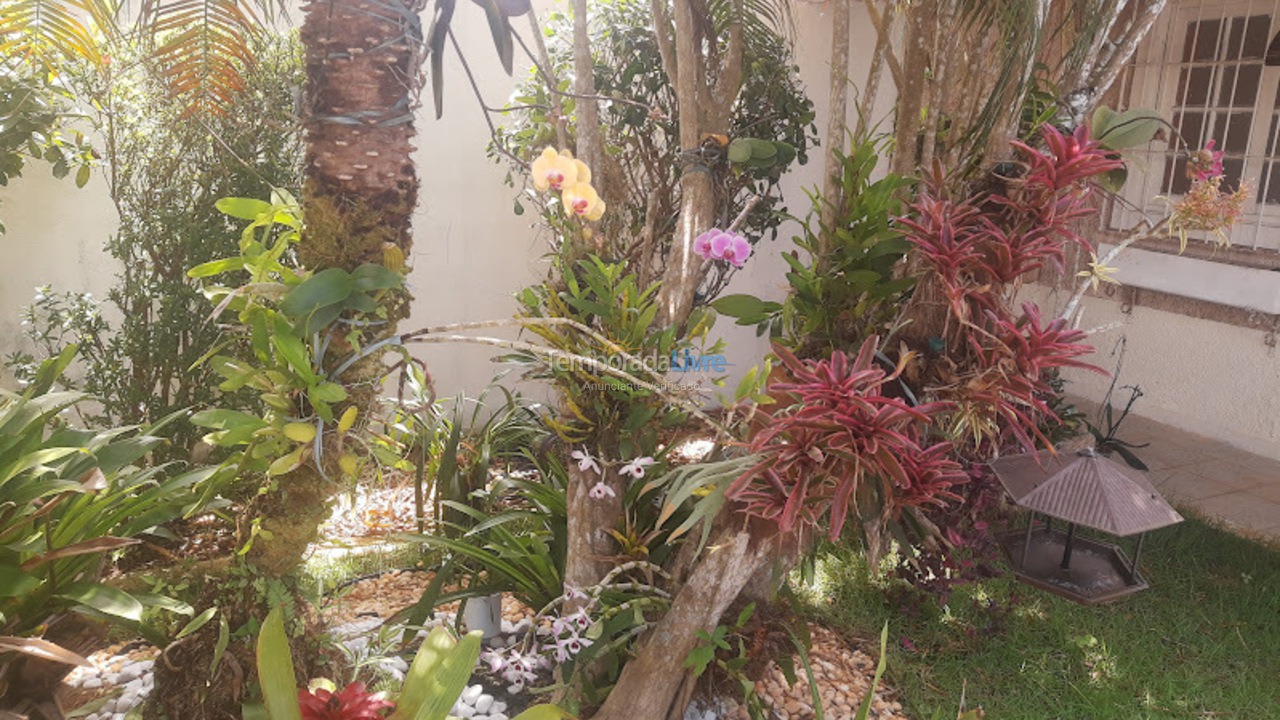 Apartamento para aluguel de temporada em Peruíbe (Balneario Maria Helena Novaes)