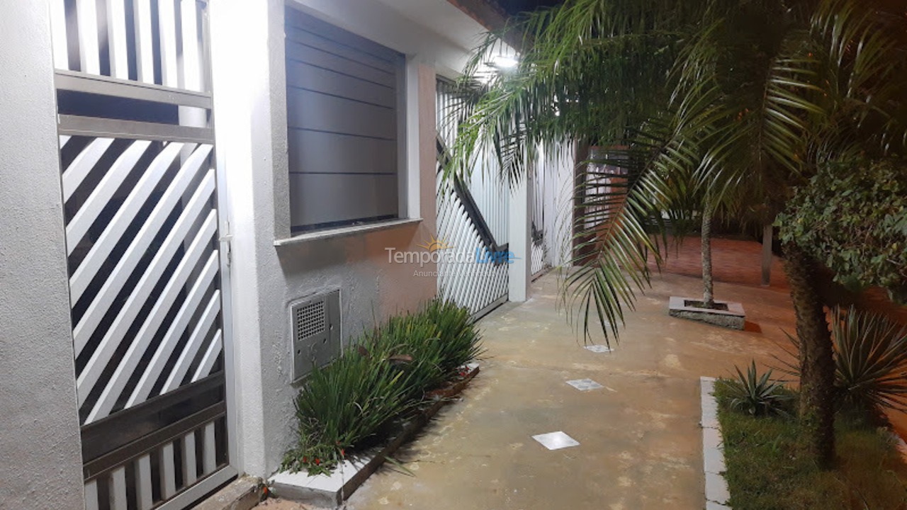 Apartamento para aluguel de temporada em Peruíbe (Balneario Maria Helena Novaes)