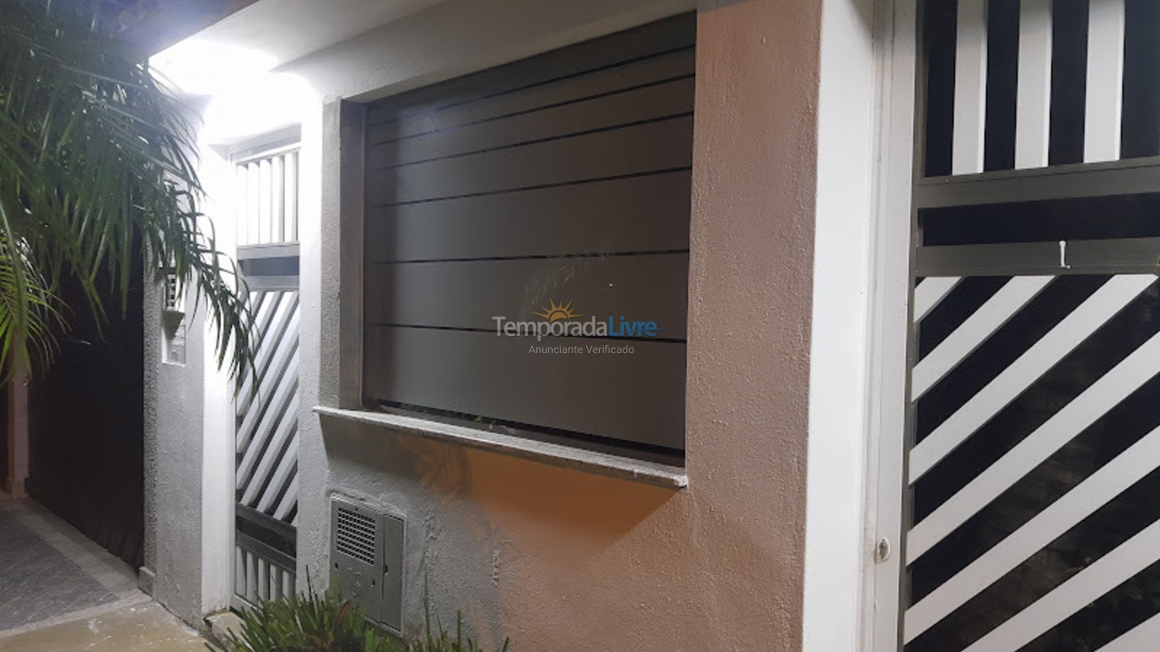 Apartamento para aluguel de temporada em Peruíbe (Balneario Maria Helena Novaes)