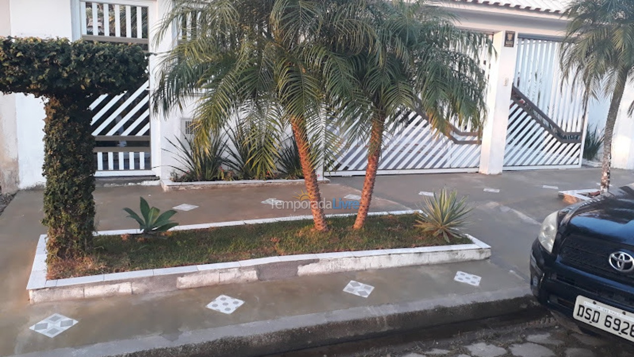 Apartamento para aluguel de temporada em Peruíbe (Balneario Maria Helena Novaes)