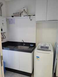 High-end apartment with 3 suites and 2 parking spaces in Meia Praia.