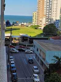 High-end apartment with 3 suites and 2 parking spaces in Meia Praia.