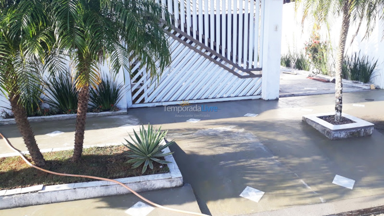 Apartamento para aluguel de temporada em Peruíbe (Balneario Maria Helena Novaes)