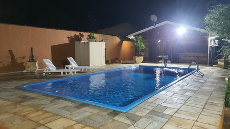 Bangalô em condomínio fechado com segurança 24h, Wi-Fi