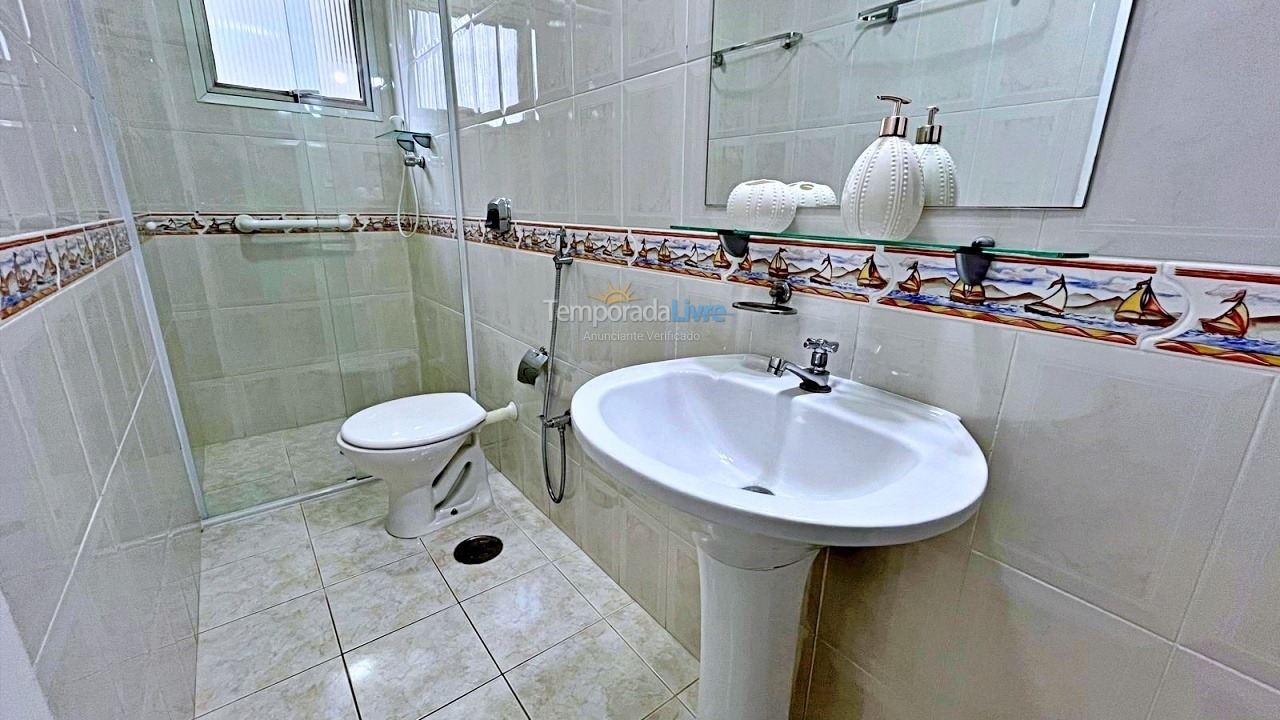 Apartamento para aluguel de temporada em Guarujá (Pitangueiras)