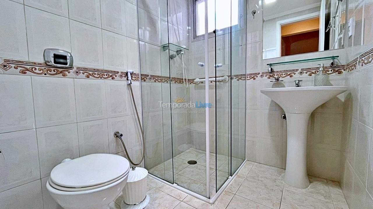 Apartamento para aluguel de temporada em Guarujá (Pitangueiras)