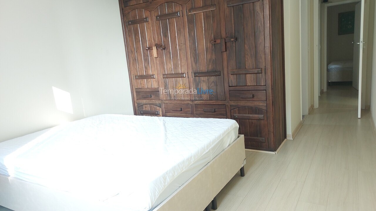 Apartamento para aluguel de temporada em Guarapari (Praia da Areia Preta)