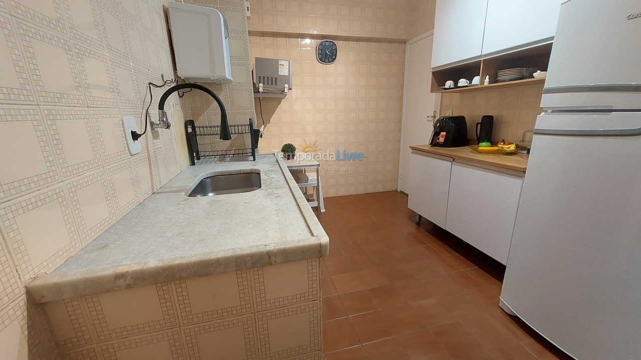 Apartamento para aluguel de temporada em Guarapari (Praia da Areia Preta)