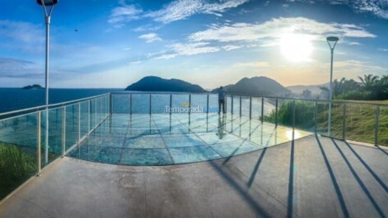 Apartamento para aluguel de temporada em Guarujá (Pitangueiras)