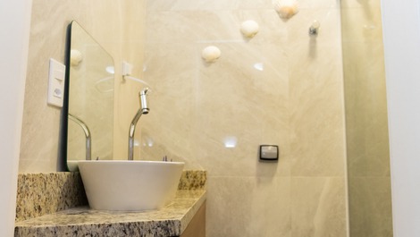 Apartamento reformado ubicado en Areia Cond. Ouro Preto y Sabará en el malecón