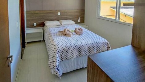 House for seasonal rental for up to 10 people in the Center of Garopaba/SC