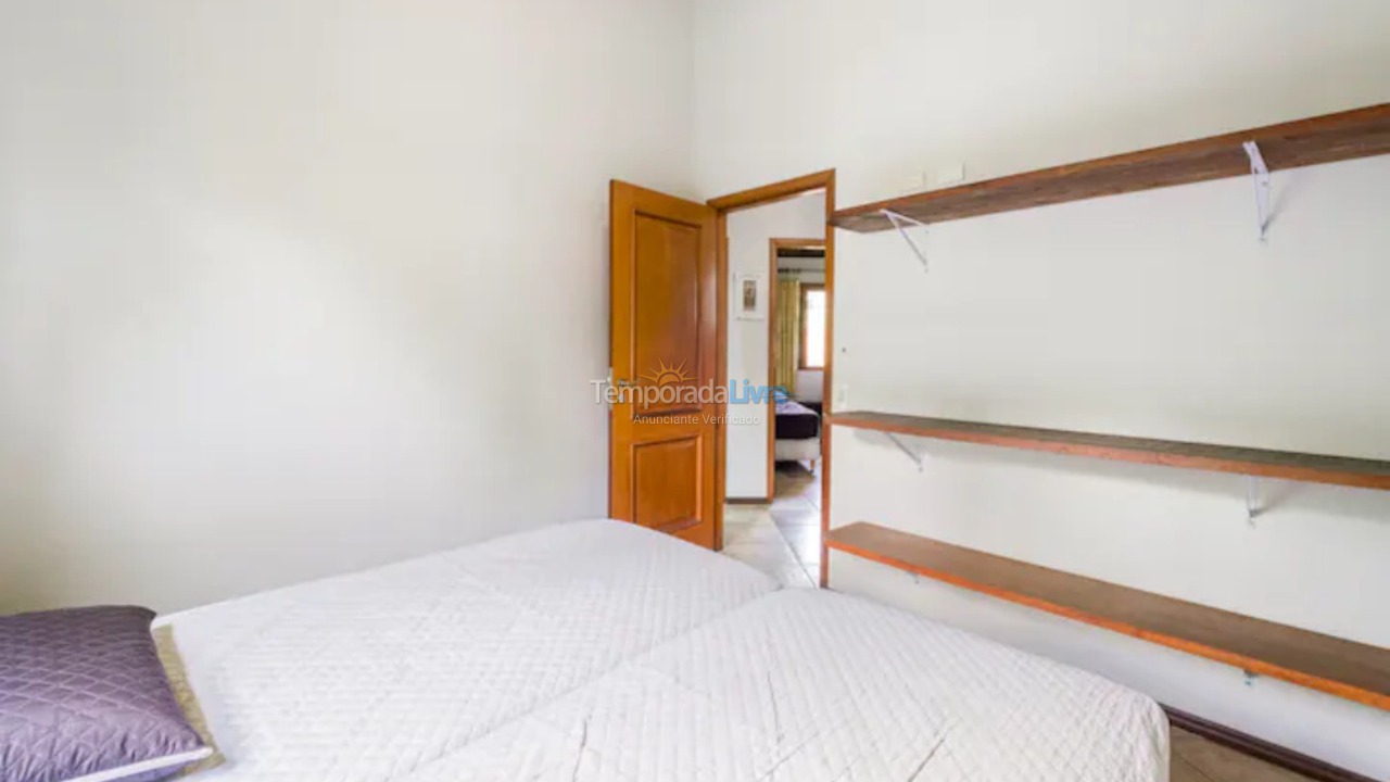 Casa para aluguel de temporada em Ubatuba (Praia de Itamambuca)