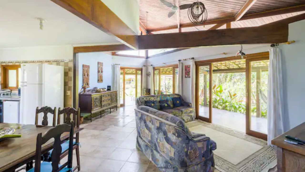 Casa para aluguel de temporada em Ubatuba (Praia de Itamambuca)