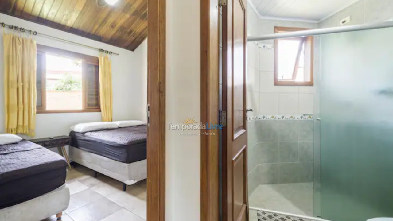 Casa para aluguel de temporada em Ubatuba (Praia de Itamambuca)