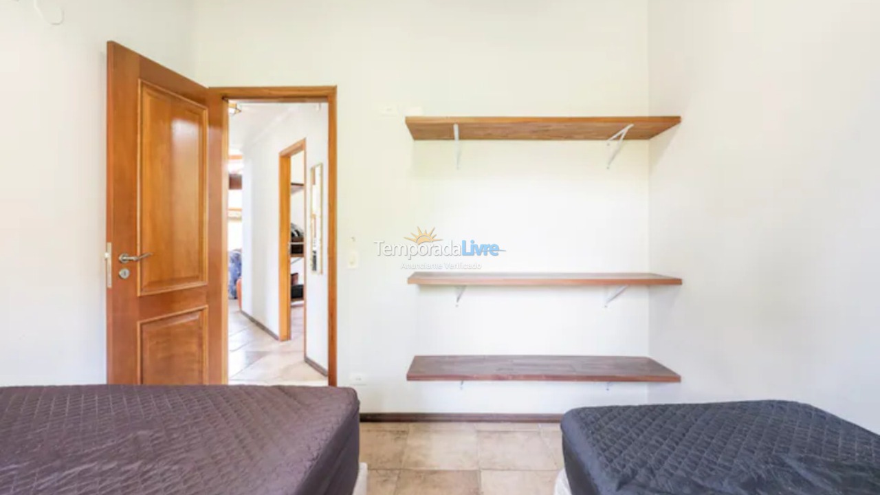 Casa para aluguel de temporada em Ubatuba (Praia de Itamambuca)