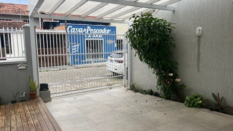 Excelente Pareado, 2 dormitorios con AC, WI-FI, a 400m del mar, garaje