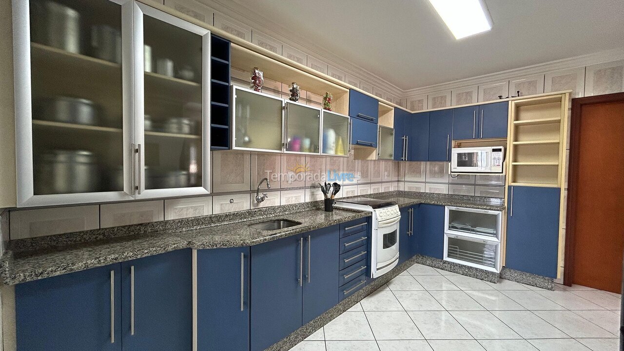 Apartment for vacation rental in Bombinhas (Praia de Bombas)