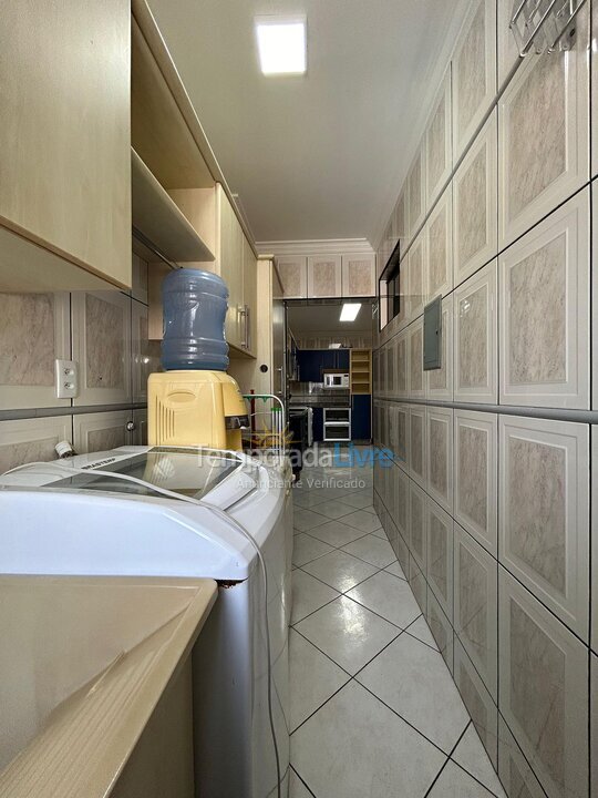 Apartment for vacation rental in Bombinhas (Praia de Bombas)