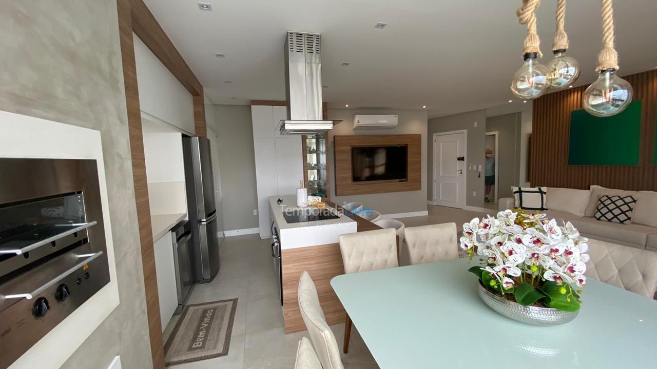 Apartment for vacation rental in Itapema (Meia Praia)