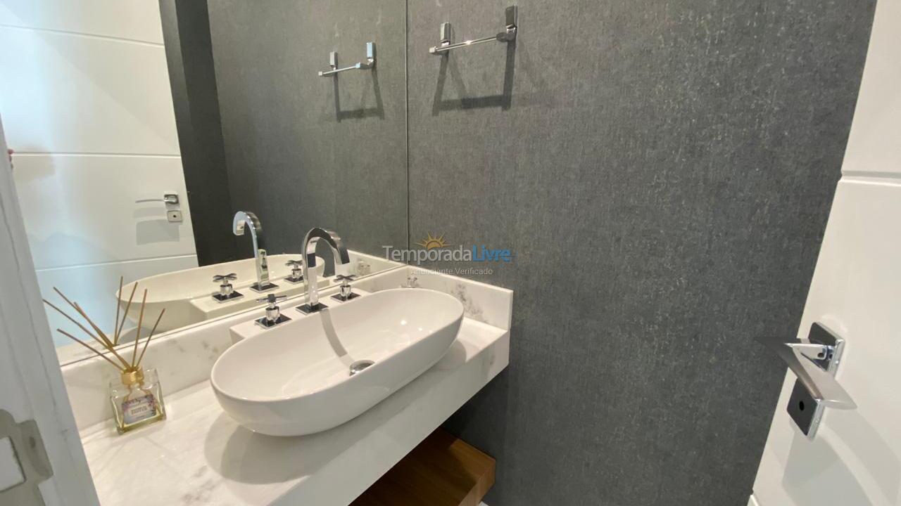 Apartment for vacation rental in Itapema (Meia Praia)