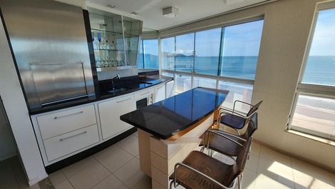 04 SUÍTES - FRENTE MAR