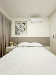 Apartment with 4 bedrooms, 2 of which are suites.