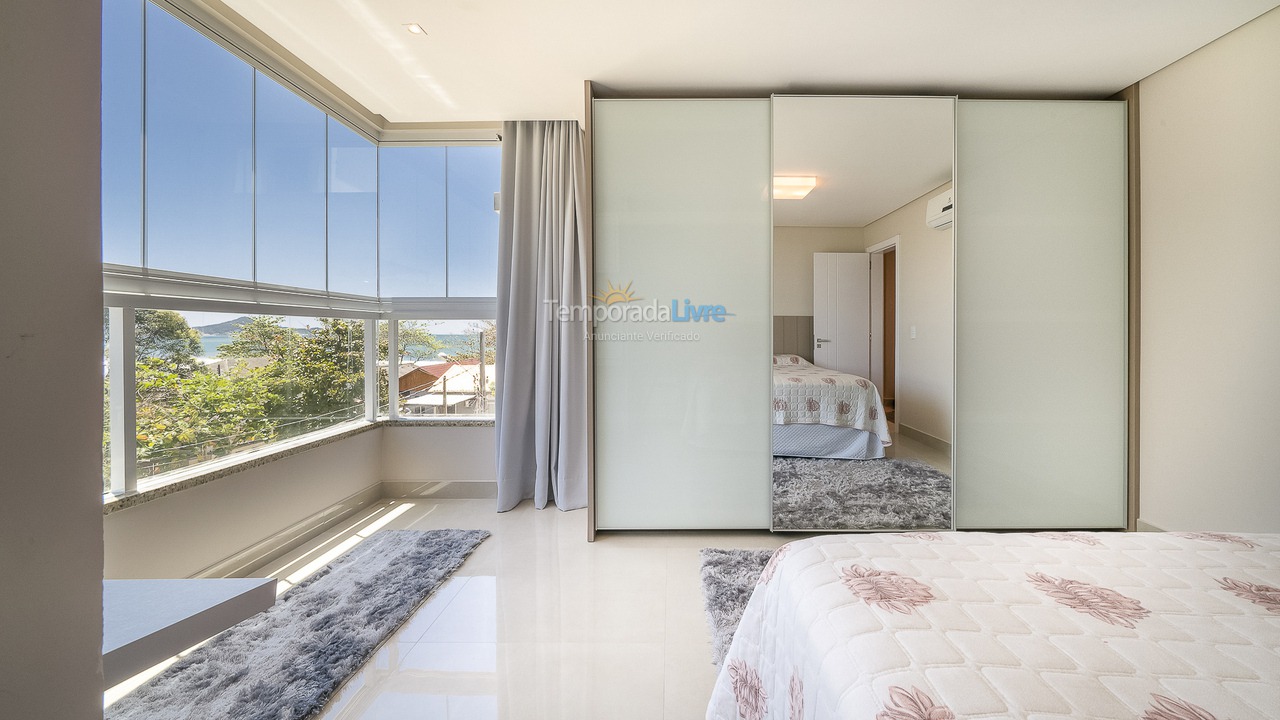 Apartamento para aluguel de temporada em Bombinhas (Canto Grande)