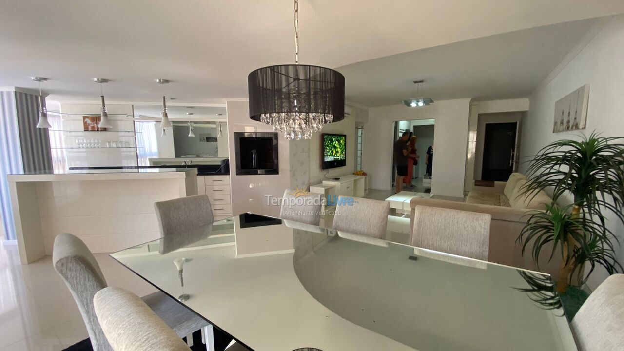 Casa para aluguel de temporada em Itapema (Centro)