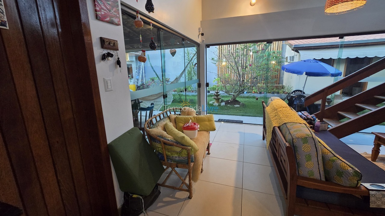 Casa para aluguel de temporada em Salinas da Margarida (Praia do Araçá)