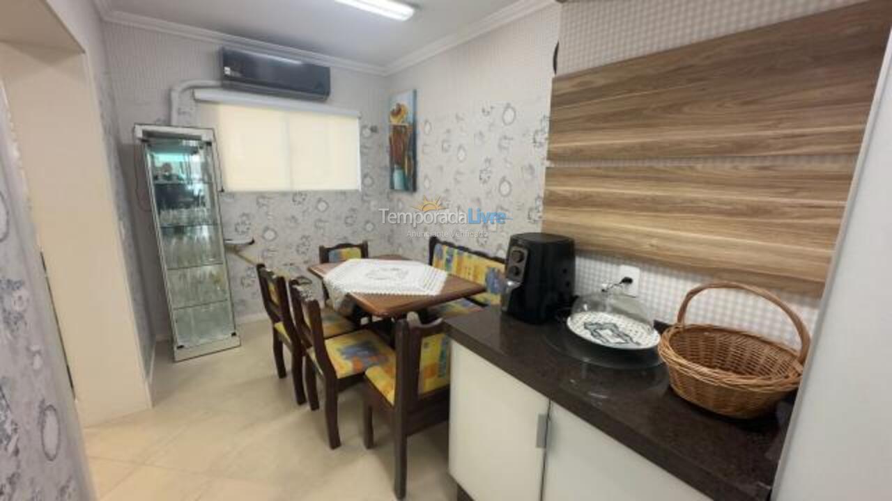 Apartment for vacation rental in Itapema (Centro)