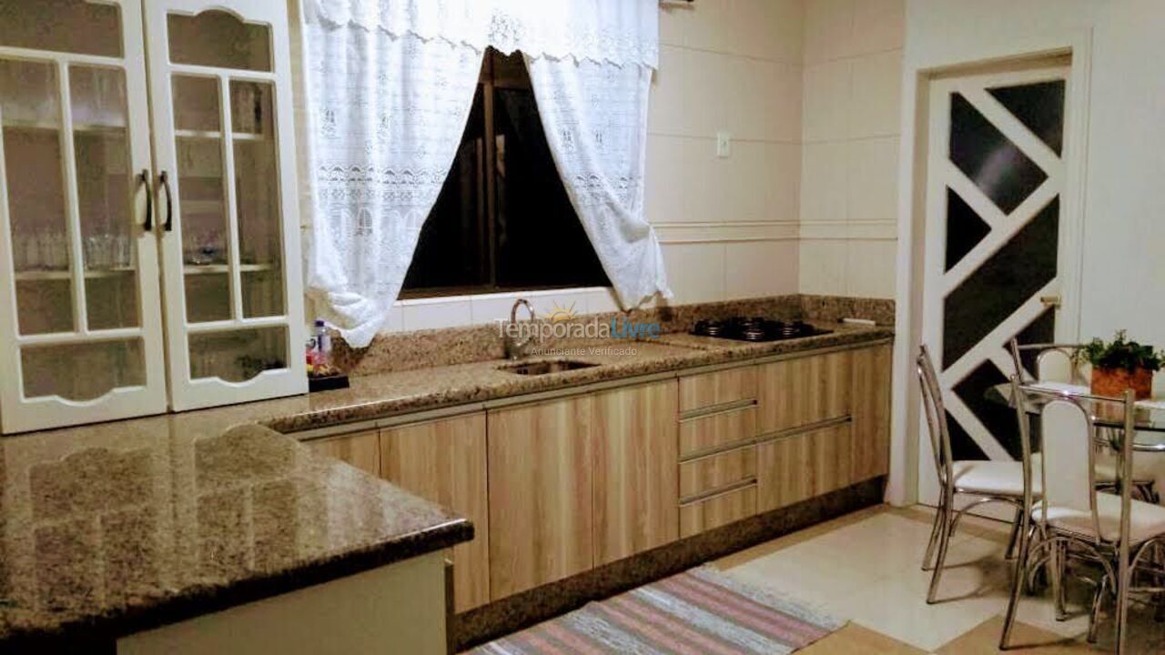 Apartamento para aluguel de temporada em Itapema (Centro)