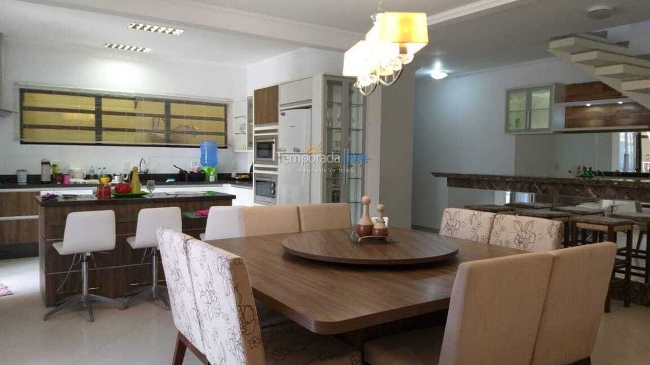 Casa para alquiler de vacaciones em Itapema (Meia Praia)