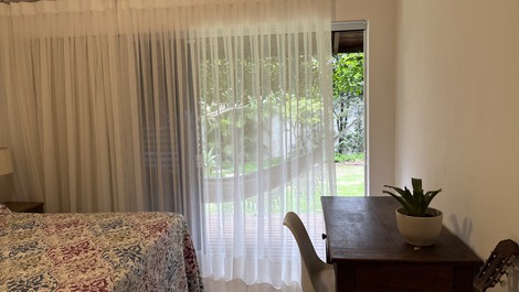 Amplia casa en fraccionamiento privado en playa Campeche