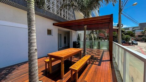 193 - Beautiful apartment with 3 bedrooms and pool 50mts from the sea in...