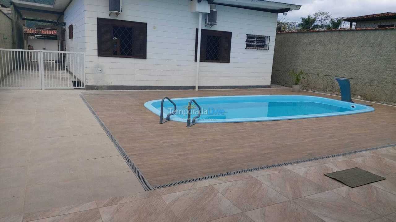 Casa para aluguel de temporada em Ubatuba (Maranduba)