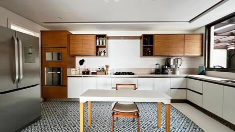 CASA ALTO PADRAO PÉ NA AREIA