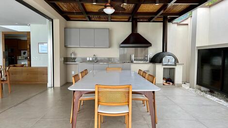 CASA ALTO PADRAO PÉ NA AREIA