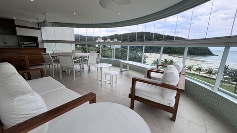 HERMOSO FRENTE AL MAR