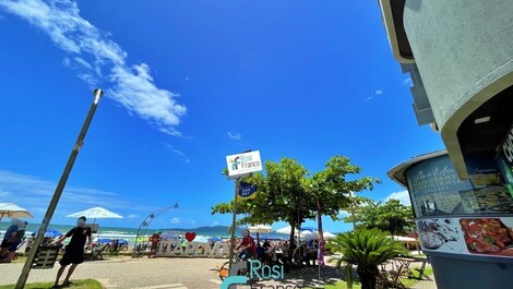 Apartamento 3 dormitórios quadra mar Meia Praia SC