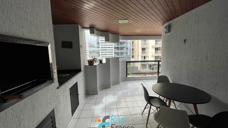 Apartamento 3 dormitórios quadra mar Meia Praia SC