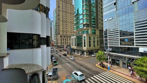 Apartamento 3 dormitórios quadra mar Meia Praia SC