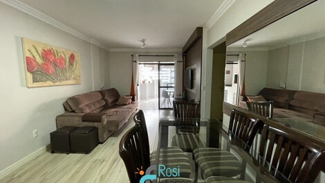 Apartamento 3 dormitórios quadra mar Meia Praia SC