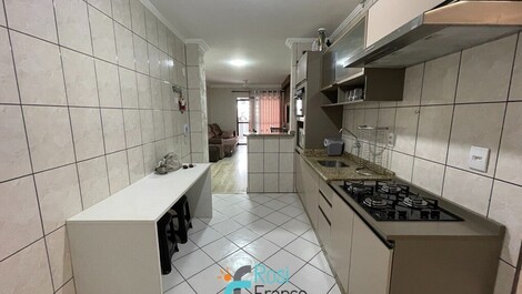 Apartamento 3 dormitórios quadra mar Meia Praia SC