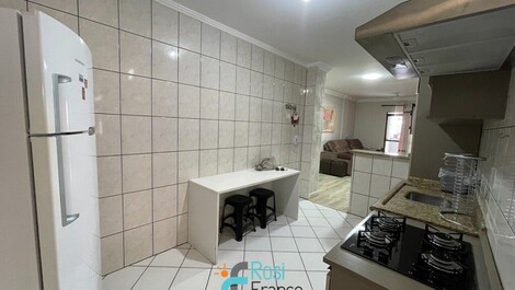 Apartamento 3 dormitórios quadra mar Meia Praia SC