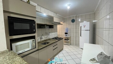 Apartamento 3 dormitórios quadra mar Meia Praia SC