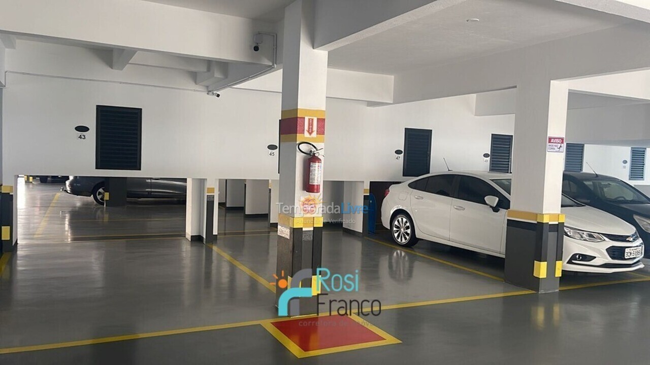 Apartamento para aluguel de temporada em Itapema (Meia Praia)